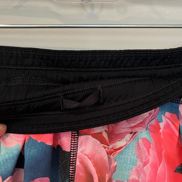 Lululemon shorts - Size 10 - Picture 5 of 5